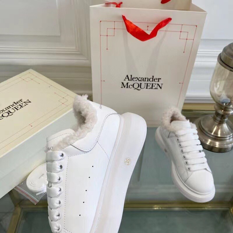 Replica Alexander McQueen Women’s Oversized Sneakers With White Shearling 111