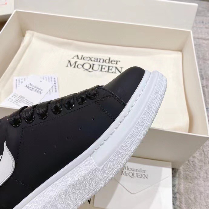 Replica Alexander McQueen Women’s Oversized Sneakers With White Heel 107