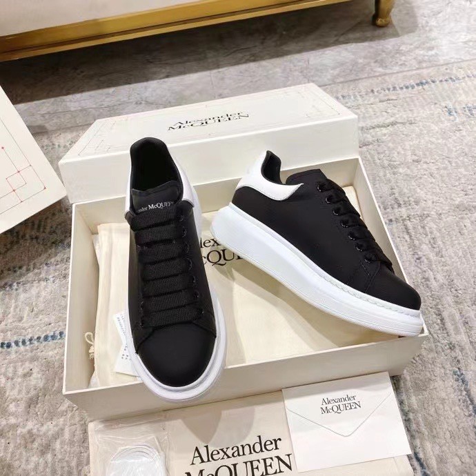 Replica Alexander McQueen Women’s Oversized Sneakers With White Heel 108