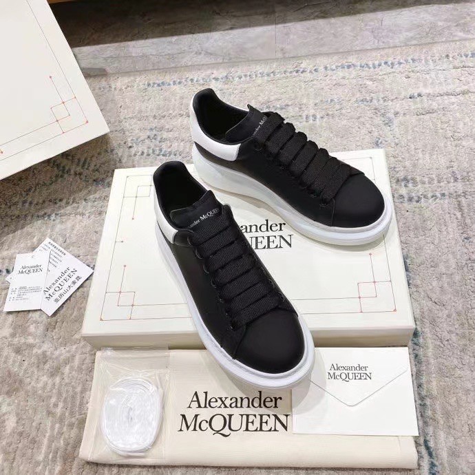 Replica Alexander McQueen Women’s Oversized Sneakers With White Heel 111