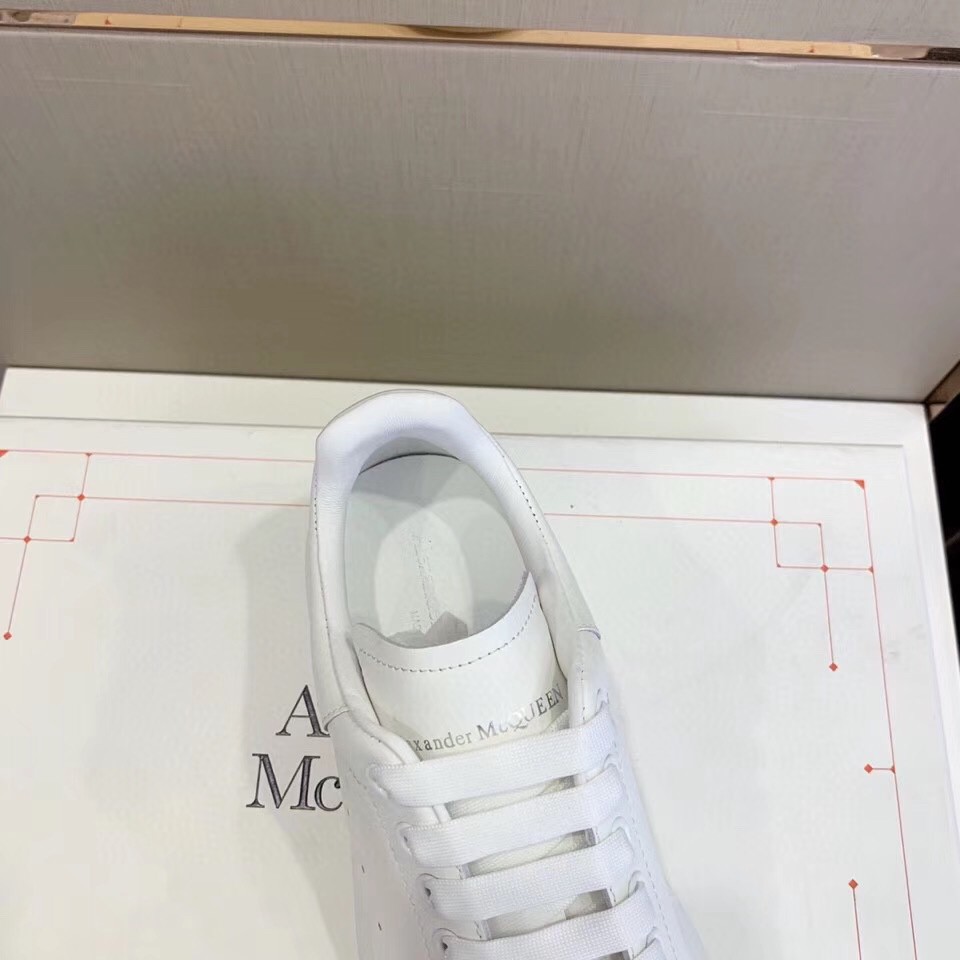 Replica Alexander McQueen Women’s White Oversized Sneakers With Metal Toe 106