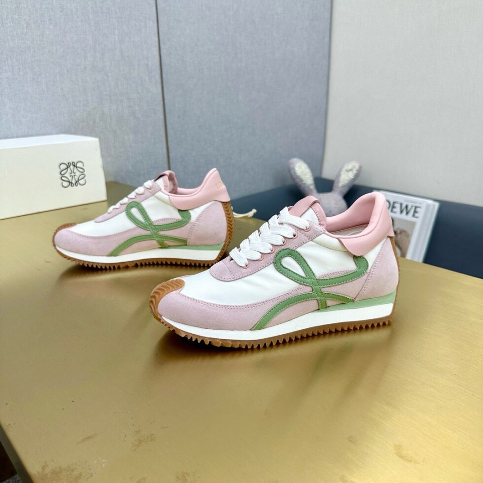 Replica Loewe Women’s Flow Runner Sneakers in White Nylon and Pink Suede 105