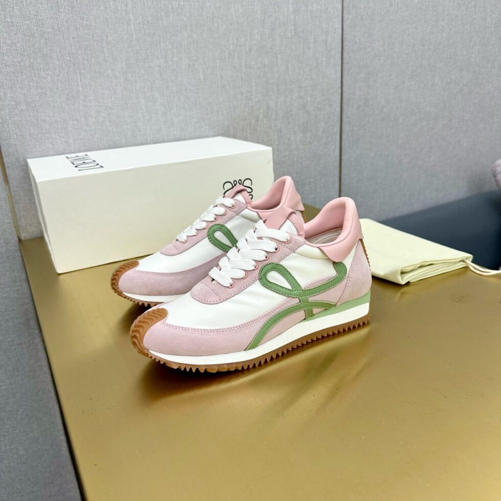 Replica Loewe Women’s Flow Runner Sneakers in White Nylon and Pink Suede 106