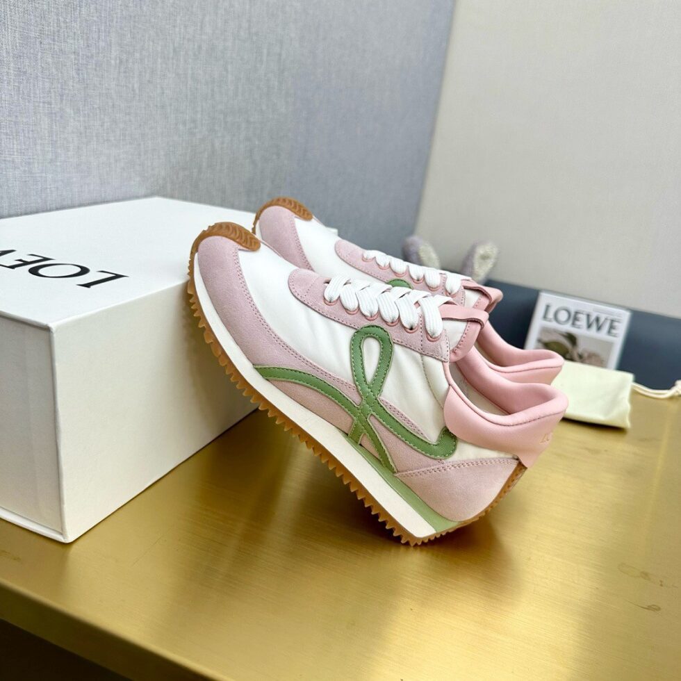 Replica Loewe Women’s Flow Runner Sneakers in White Nylon and Pink Suede 108