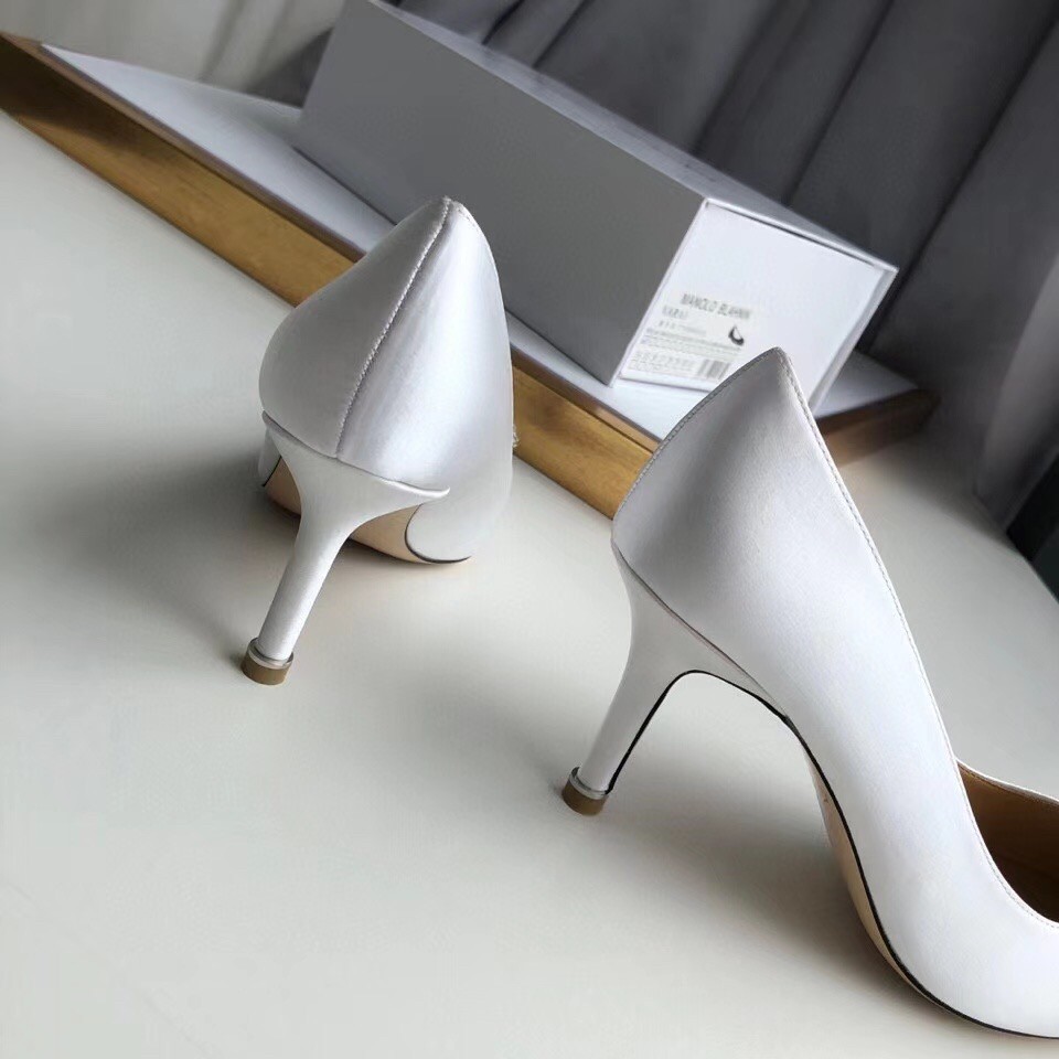 Replica Manolo Blahnik Hangisi 70 Pumps In White Satin 107