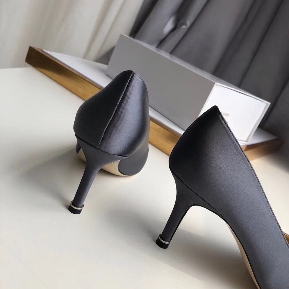 Replica Manolo Blahnik Hangisi 70 Pumps In Grey Satin 108