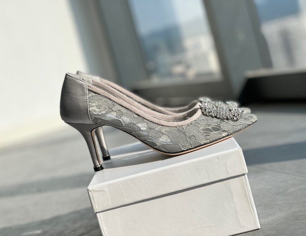 Replica Manolo Blahnik Hangisi 70 Pumps In Grey Lace 106