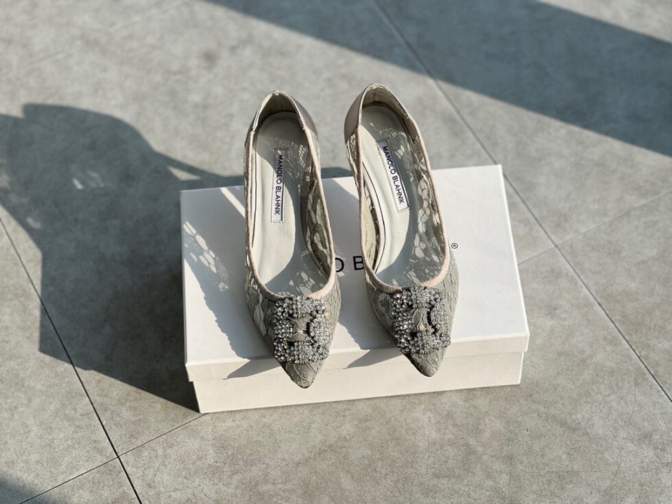 Replica Manolo Blahnik Hangisi 70 Pumps In Grey Lace 109