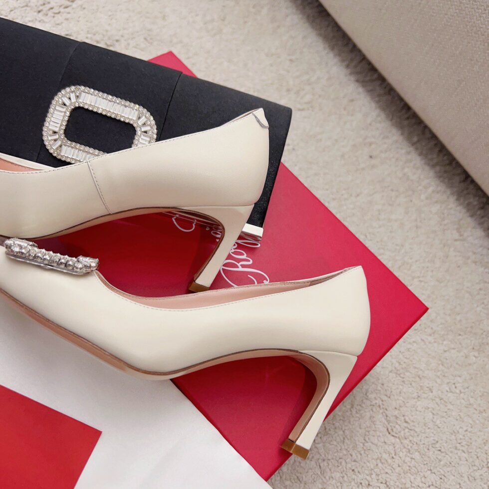 Replica Roger Vivier Trompette Crystal Buckle Pumps in Off White Leather 108