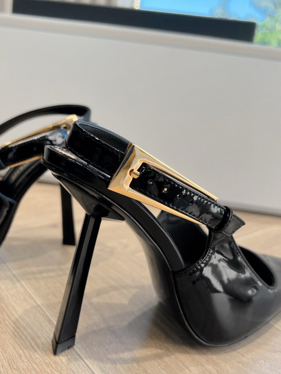 Replica Saint Laurent Lee Slingback Pumps in Black Patent Leather 105