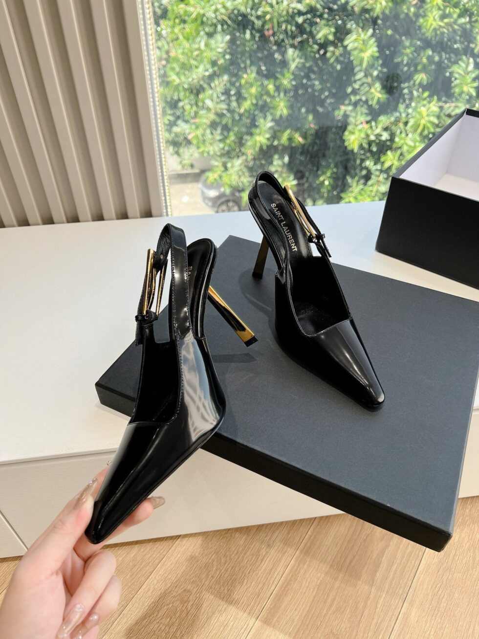 Replica Saint Laurent Lee Slingback Pumps in Black Glazed Leather 106