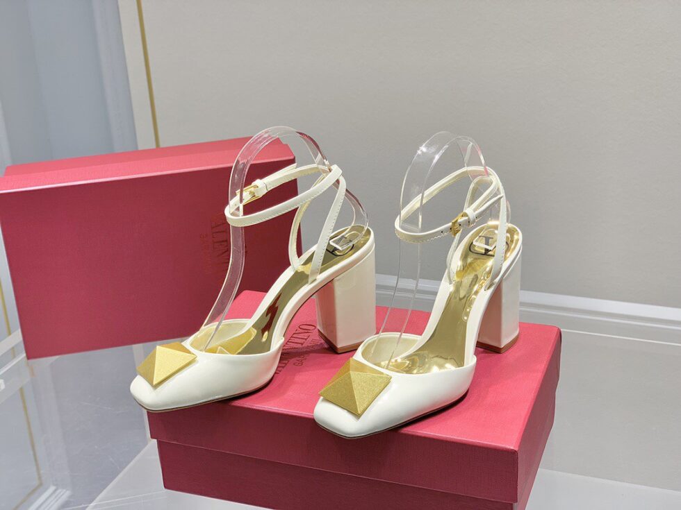 Replica Valentino One Stud Pumps 90mm In White Patent Leather 108