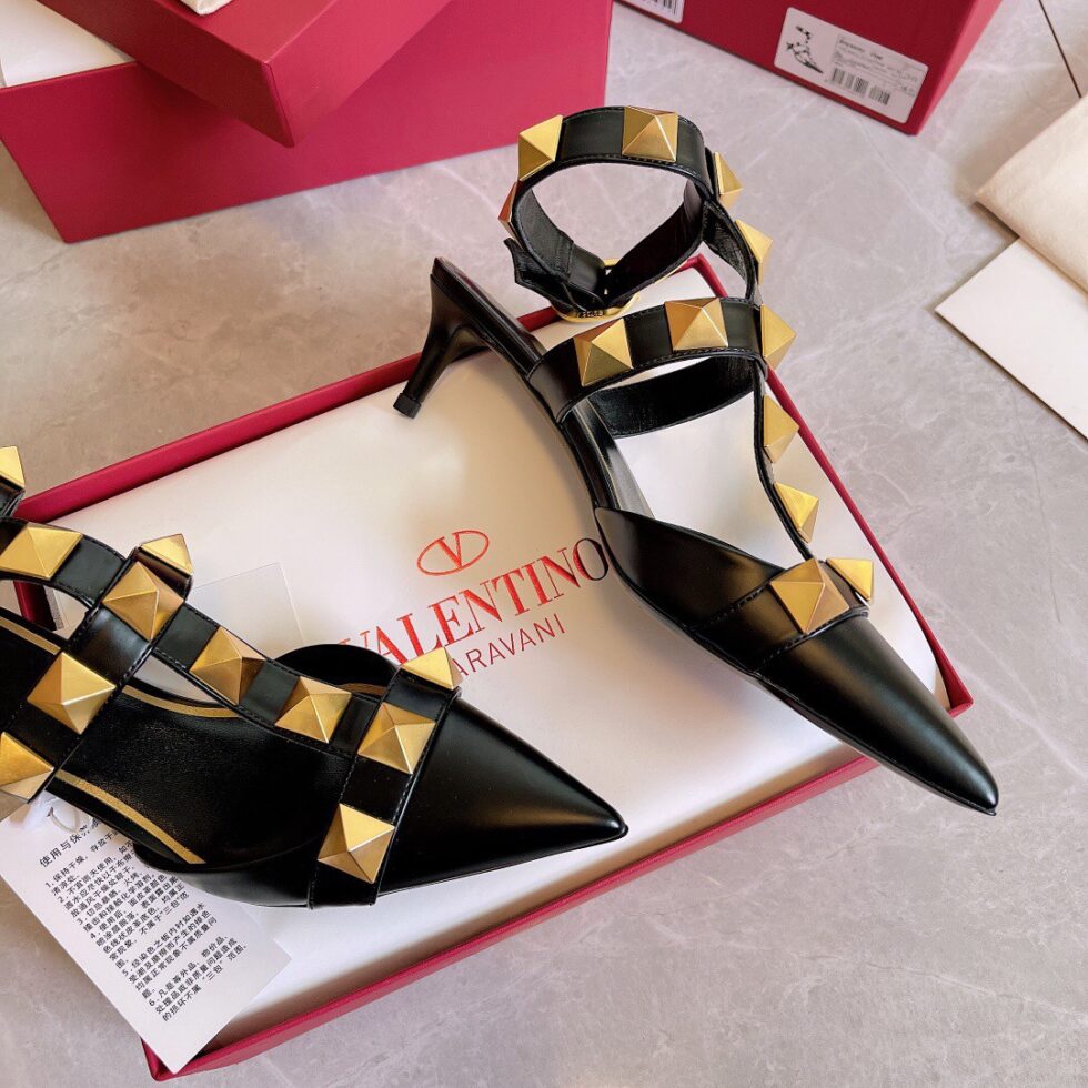 Replica Valentino Roman Stud Pumps 40mm In Black Calfskin 109