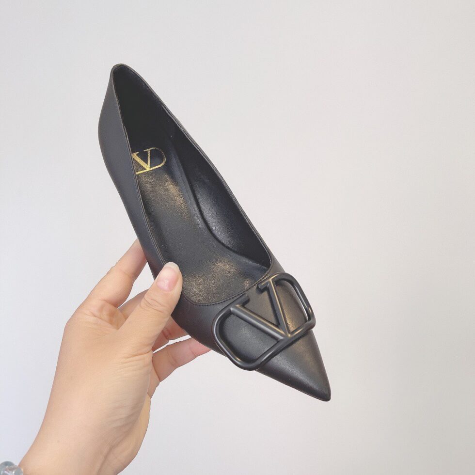 Replica Valentino VLOGO Pumps 80mm In Black Calfskin 105