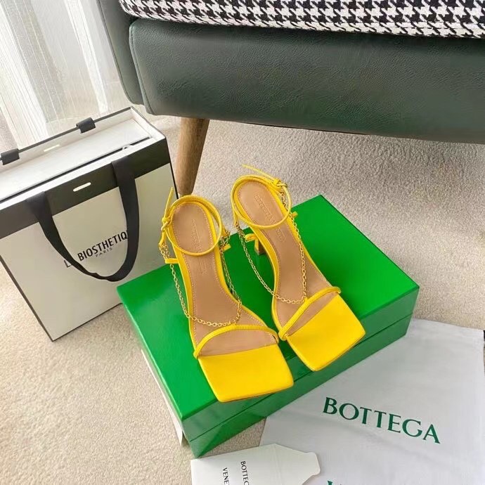 Replica Bottega Veneta Stretch Chain Sandals In Yellow Lambskin 109