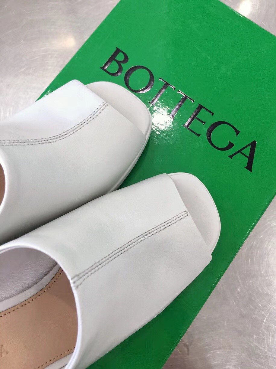 Replica Bottega Veneta Stack Platform Sandals In White Lambskin 108