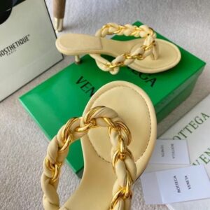 Replica Bottega Veneta Dot Thong Sandals In Beige Lambskin 2