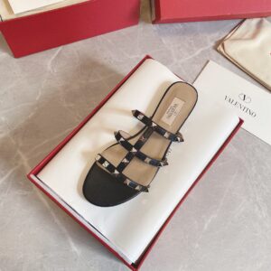 Replica Valentino Garavani Rockstud Flat Sandals In Black Calfskin 2