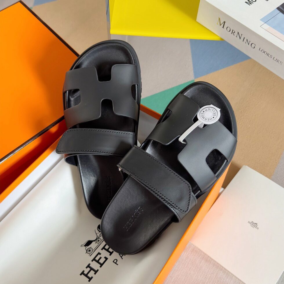 Replica Hermes Men’s Chypre Sandals in Black Calfskin 107