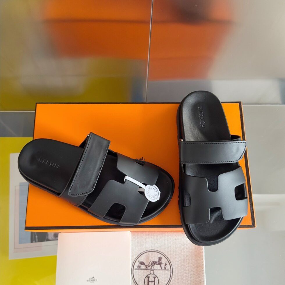 Replica Hermes Men’s Chypre Sandals in Black Calfskin 108