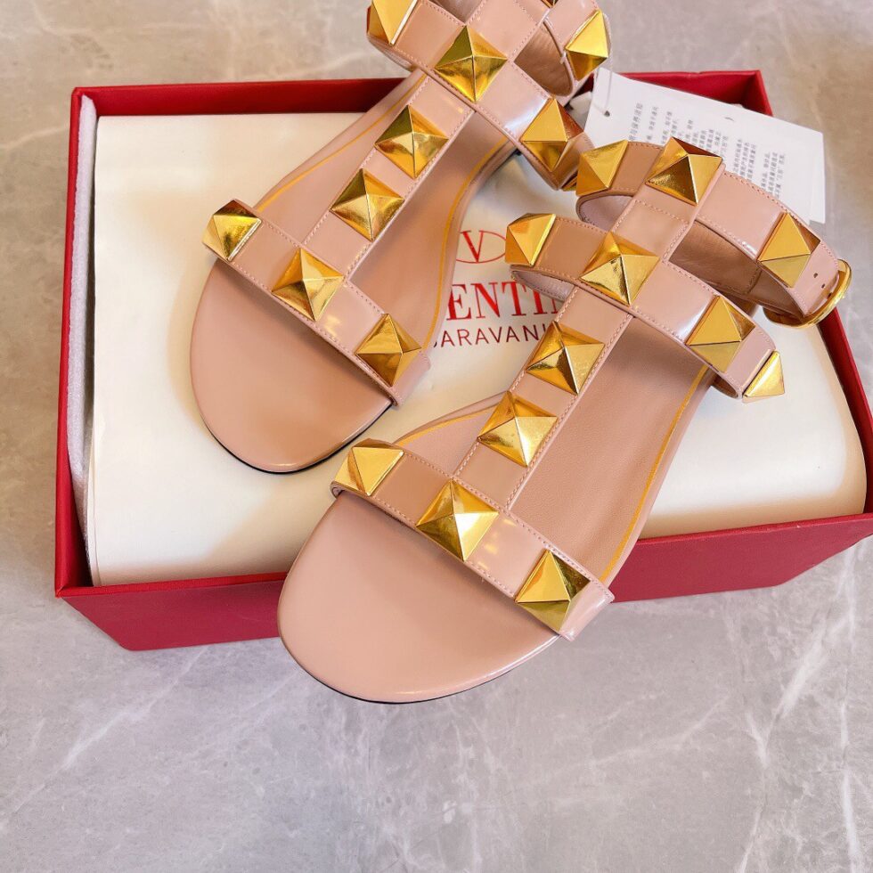 Replica Valentino Roman Stud Flat Sandals In Rose Cannelle Calfskin 109