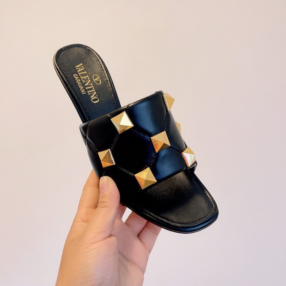 Replica Valentino Roman Stud Slide Sandals 65mm In Black Leather 106