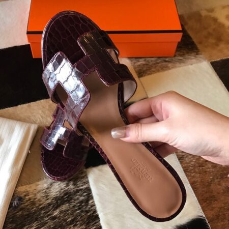 Replica Hermes Oasis Slide Sandals In Bordeaux Niloticus Crocodile Shiny Skin