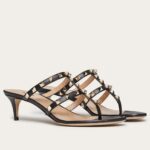 Replica Valentino Rockstud Flip Flop Sandals 50mm In Black Calfskin