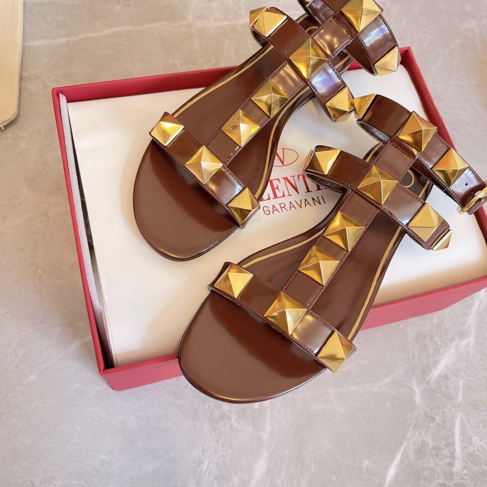 Replica Valentino Roman Stud Flat Sandals In Fondant Calfskin 107