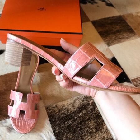 Replica Hermes Oasis Slide Sandals In Pink Niloticus Crocodile Shiny Skin