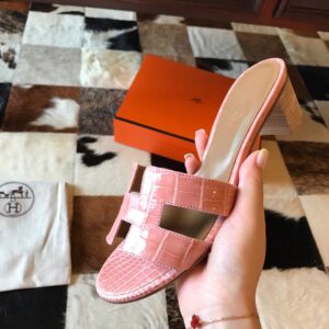 Replica Hermes Oasis Slide Sandals In Pink Niloticus Crocodile Shiny Skin 2