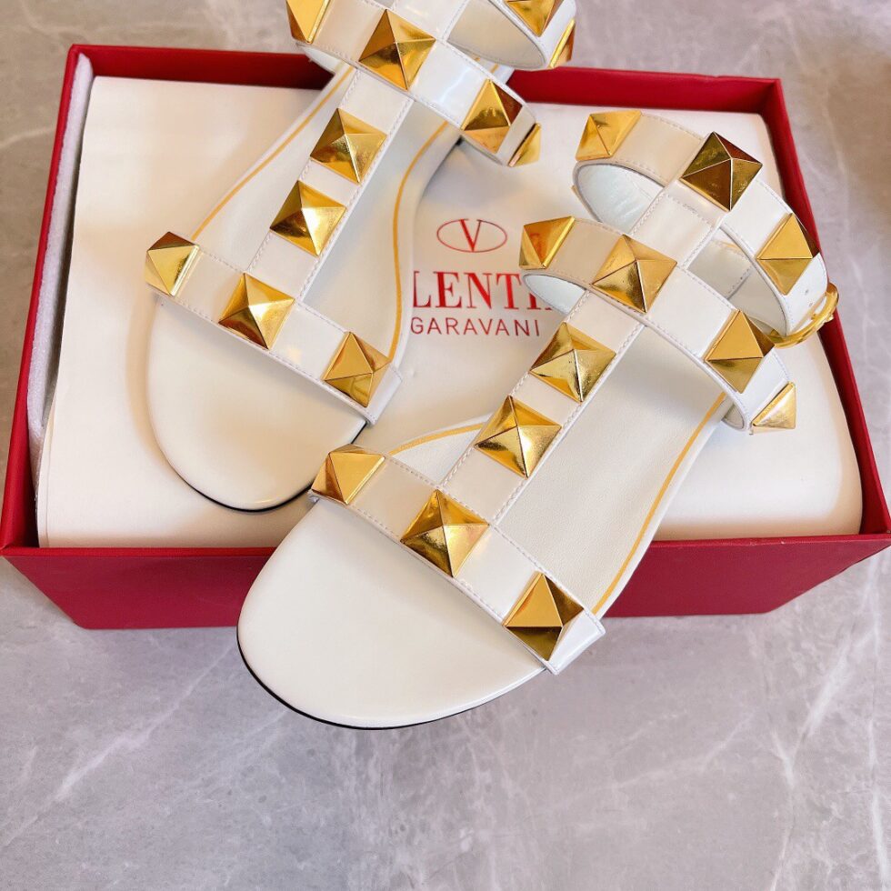 Replica Valentino Roman Stud Flat Sandals In White Calfskin 107