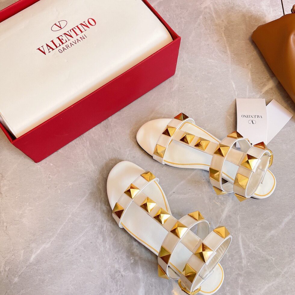 Replica Valentino Roman Stud Flat Sandals In White Calfskin 108