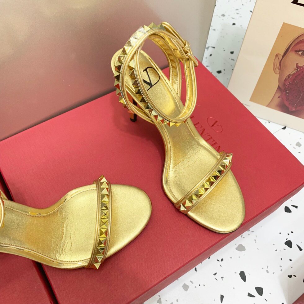 Replica Valentino Rockstud No Limit Sandal 100mm In Gold Metallic Nappa 110