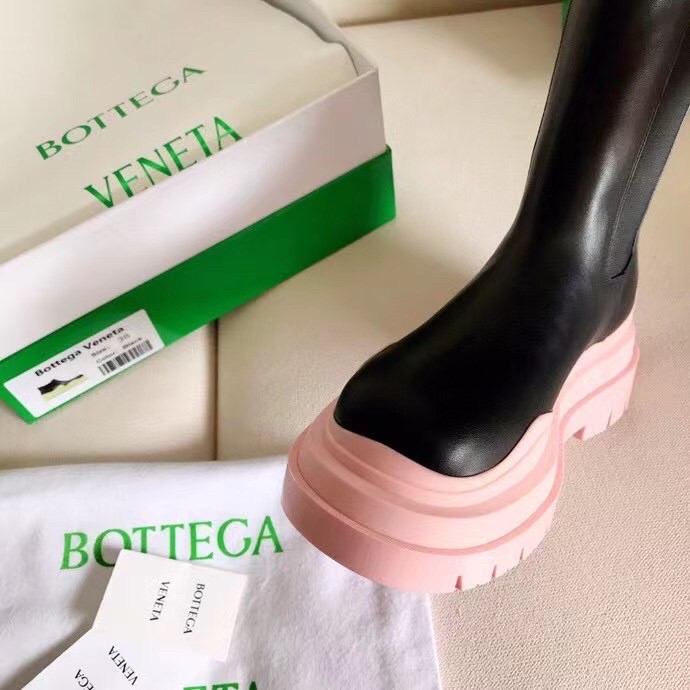 Replica Bottega Veneta BV Tire Chelsea Boots with Pink Outsole 108