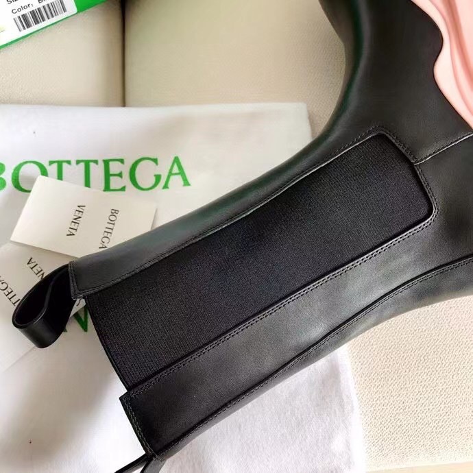 Replica Bottega Veneta BV Tire Chelsea Boots with Pink Outsole 109