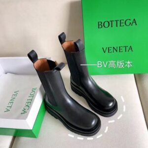 Replica Bottega Veneta BV Lug Chelsea Boots In Black Calfskin 2