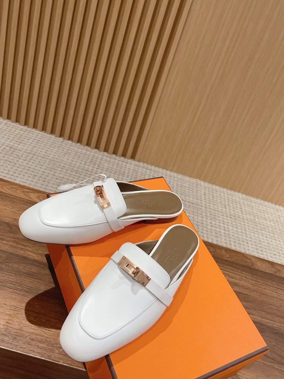 Replica Hermes Women’s Oz Mules in White Calfskin 105