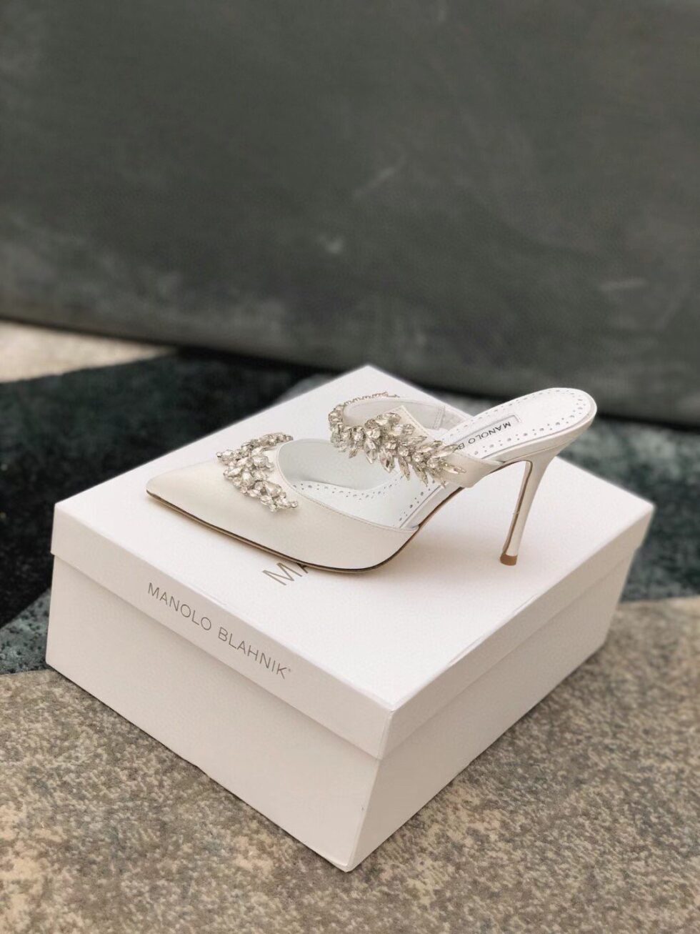 Replica Manolo Blahnik Lurum Crystal 90mm Mules In White Satin 106