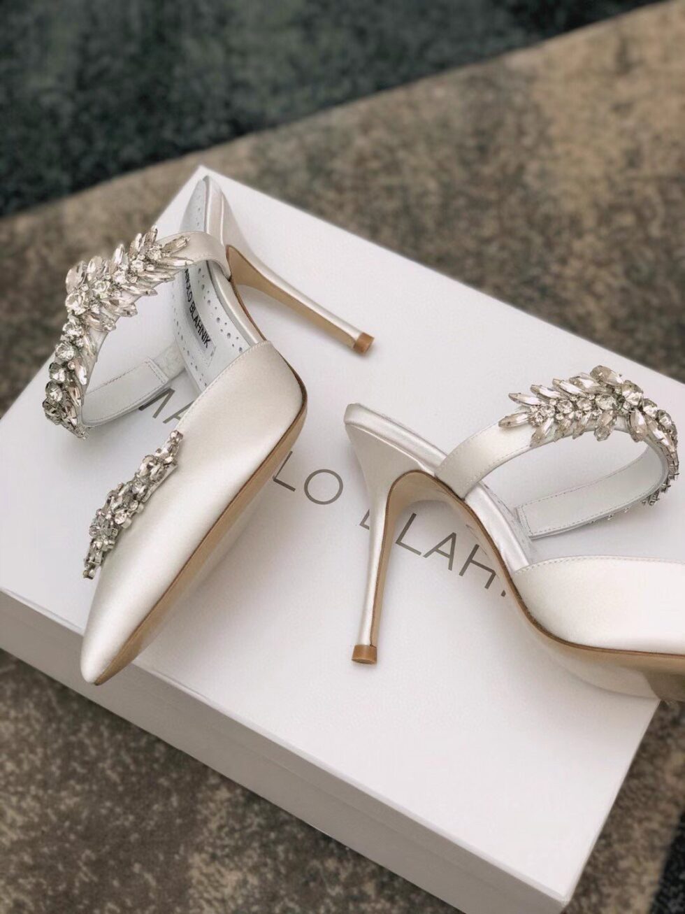 Replica Manolo Blahnik Lurum Crystal 90mm Mules In White Satin 110