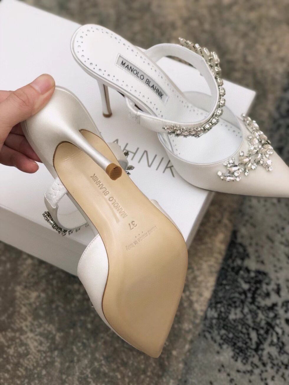 Replica Manolo Blahnik Lurum Crystal 90mm Mules In White Satin 111