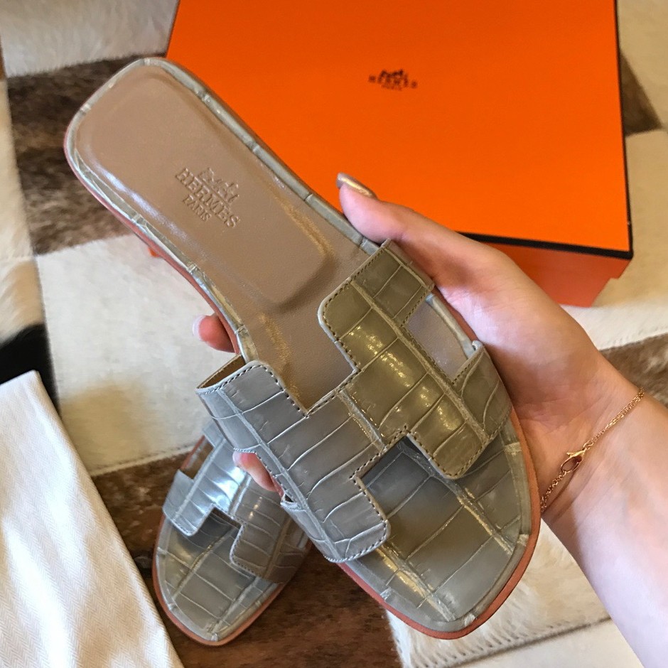 Replica Hermes Oran Slide Sandals In Grey Shiny Niloticus Crocodile Skin 104