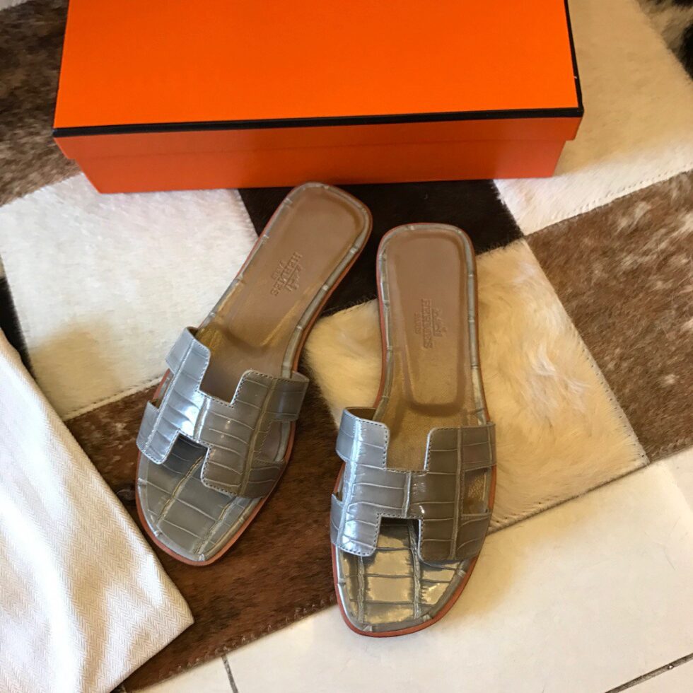 Replica Hermes Oran Slide Sandals In Grey Shiny Niloticus Crocodile Skin 109