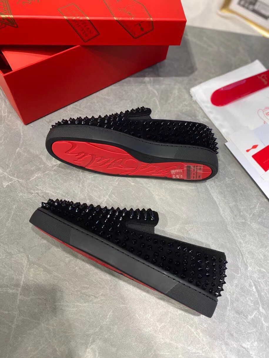 Replica Christian Louboutin Men’s Roller-boat Flat Sneakers Black 107