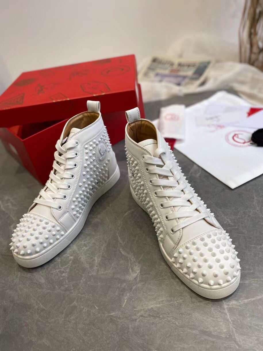 Replica Christian Louboutin Men’s Louis Spikes Flat Sneakers In White Leather 105