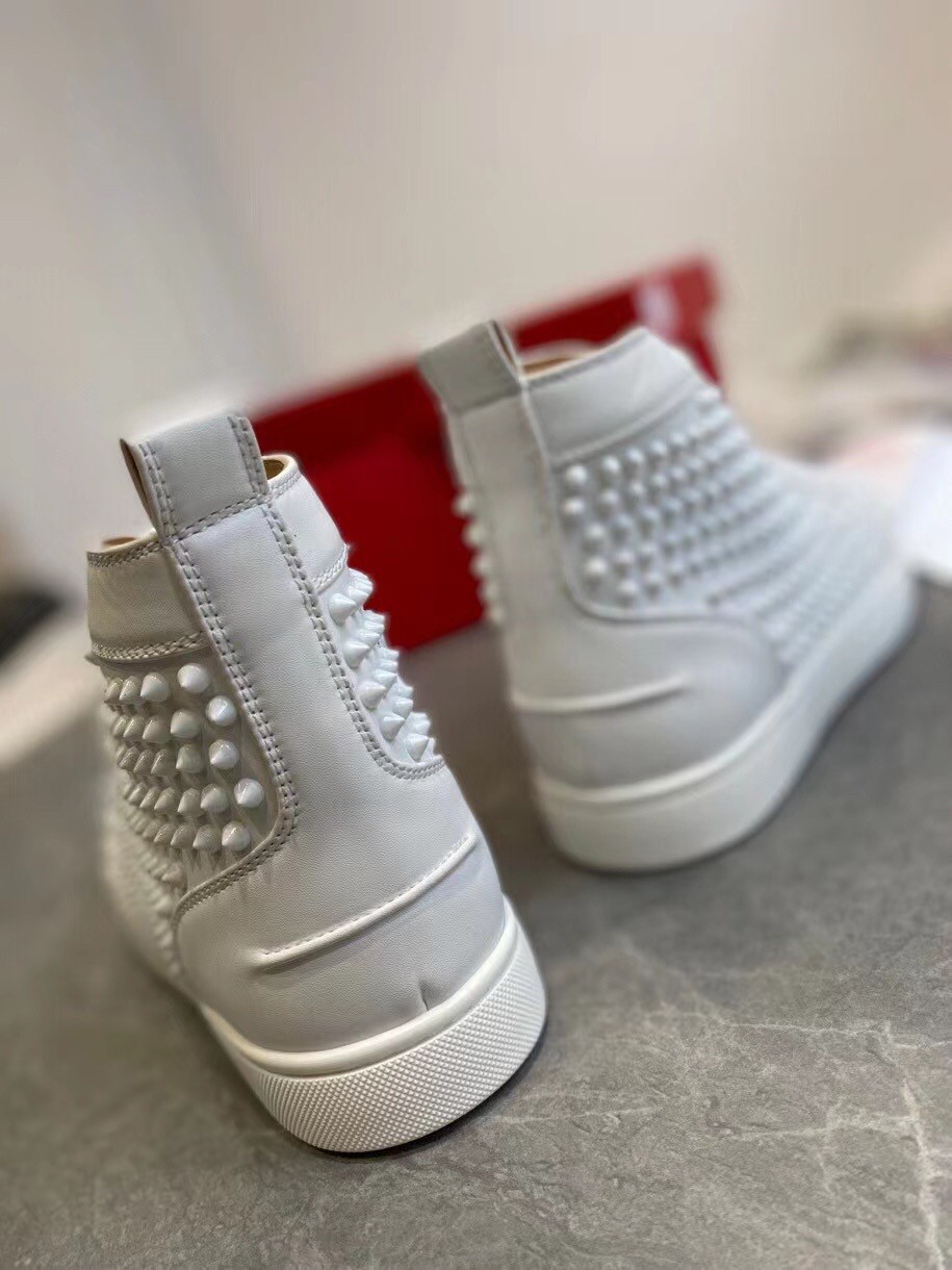 Replica Christian Louboutin Men’s Louis Spikes Flat Sneakers In White Leather 107