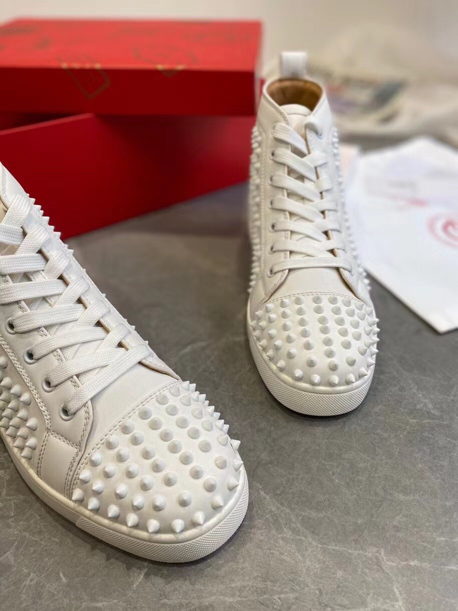 Replica Christian Louboutin Men’s Louis Spikes Flat Sneakers In White Leather 109