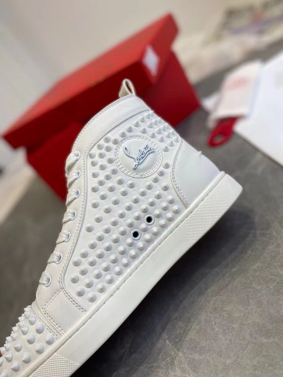 Replica Christian Louboutin Men’s Louis Spikes Flat Sneakers In White Leather 112