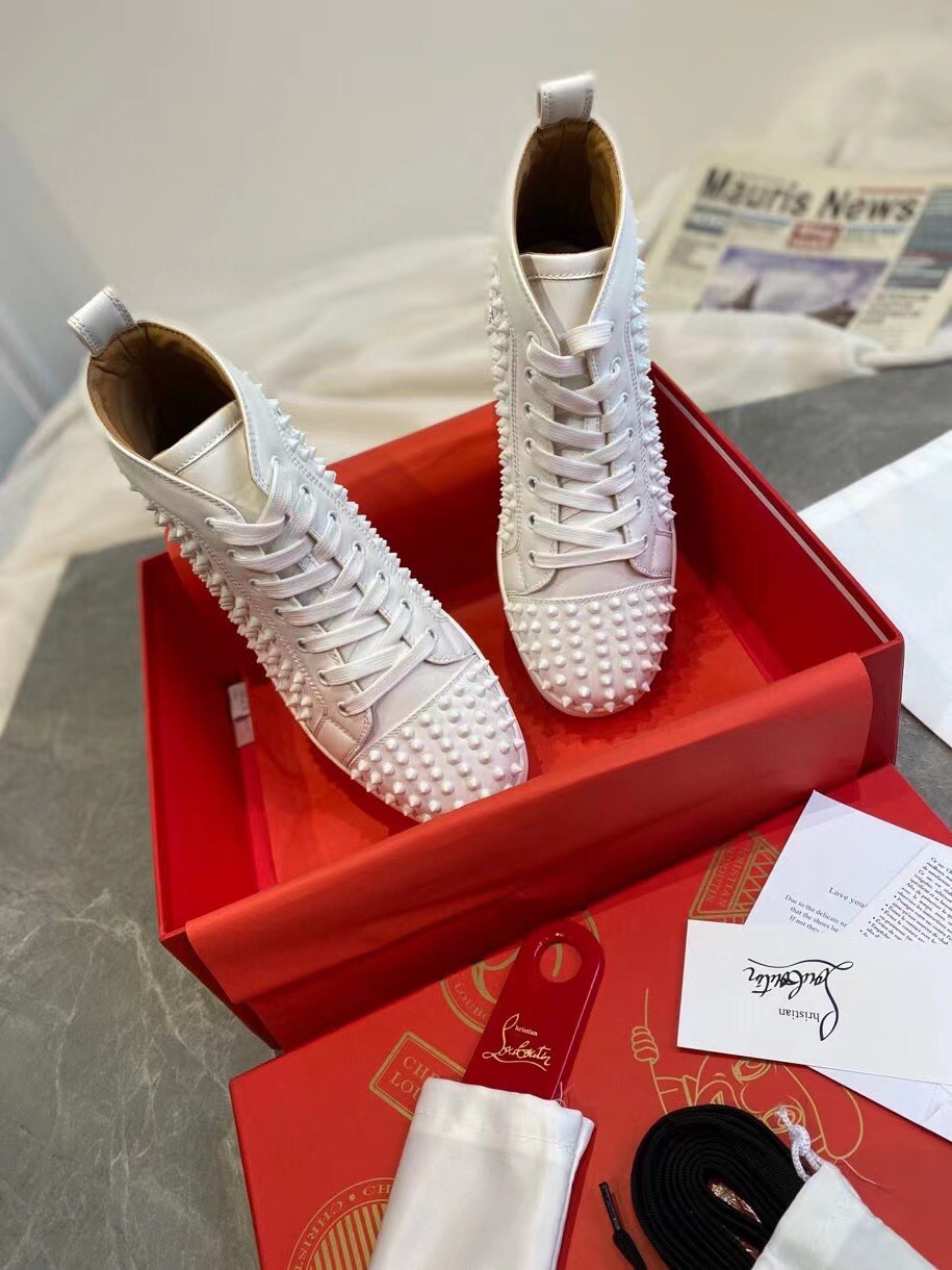 Replica Christian Louboutin Men’s Louis Spikes Flat Sneakers In White Leather 113