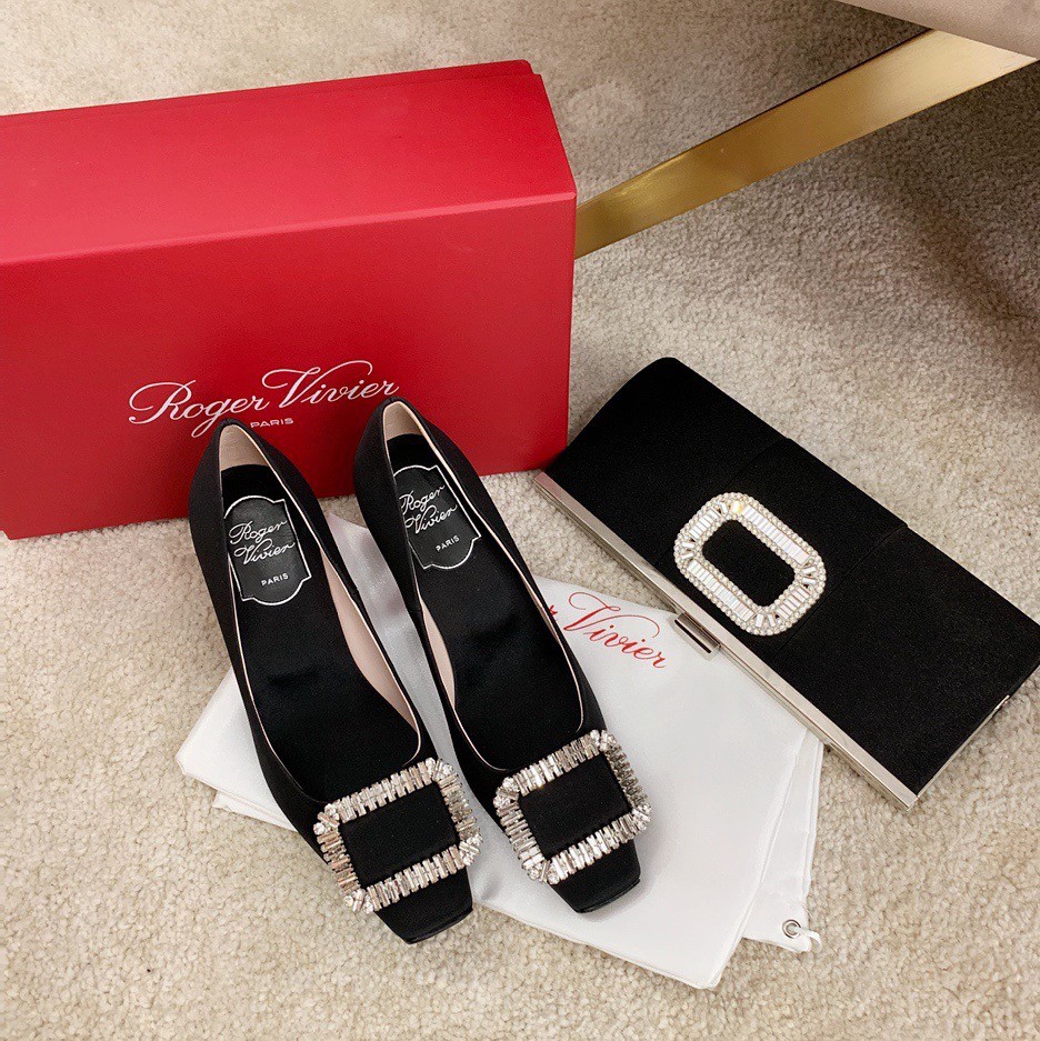 Replica Roger Vivier Trompette Crystal Buckle Pumps in Black Satin 105